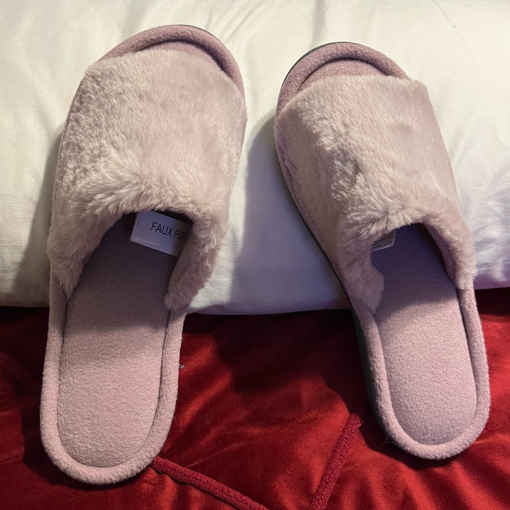 Isotoner slippers, new never worn, size 8.5 - 9